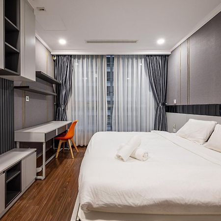Liam Service Apartment - Vinhome Central Park Хошимин Экстерьер фото