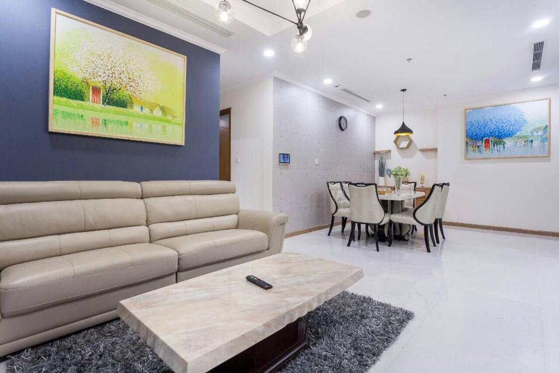 Liam Service Apartment - Vinhome Central Park Хошимин Экстерьер фото