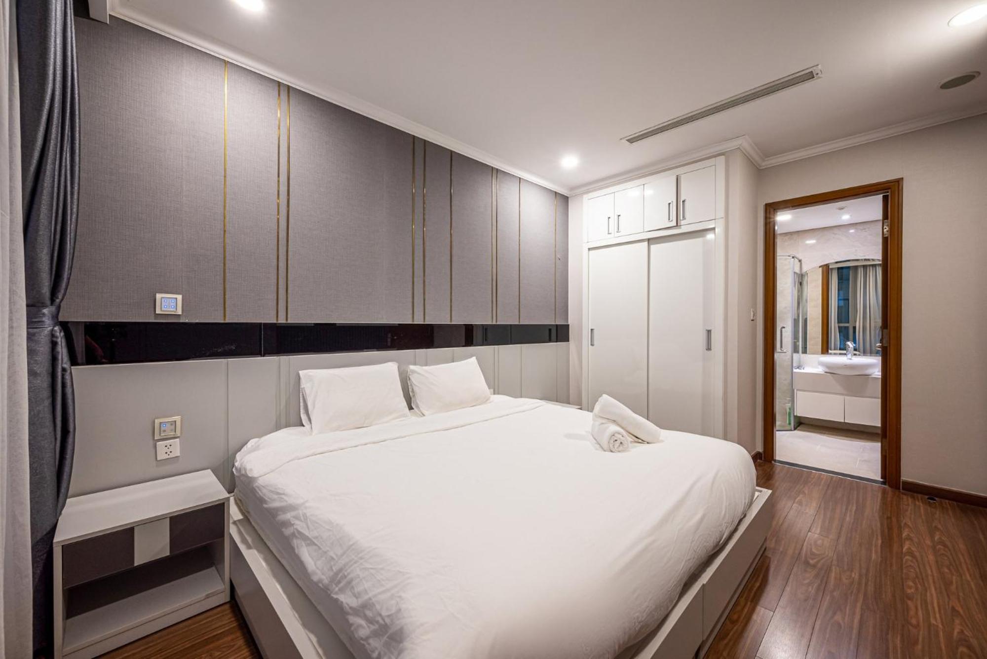 Liam Service Apartment - Vinhome Central Park Хошимин Экстерьер фото